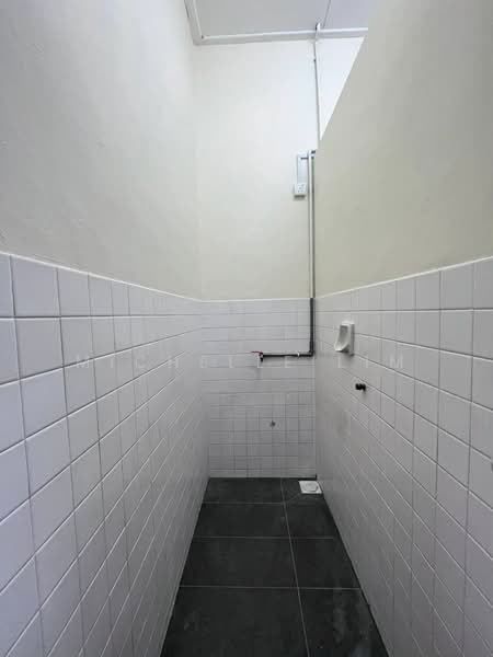 1.5-storey Terraced House for Sale in Taman Pelangi (Johor Bahru) - Michelle Lim - Bathroom - PropertyGuru.com.my