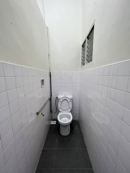 1.5-storey Terraced House for Sale in Taman Pelangi (Johor Bahru) - Michelle Lim - Bathroom - PropertyGuru.com.my
