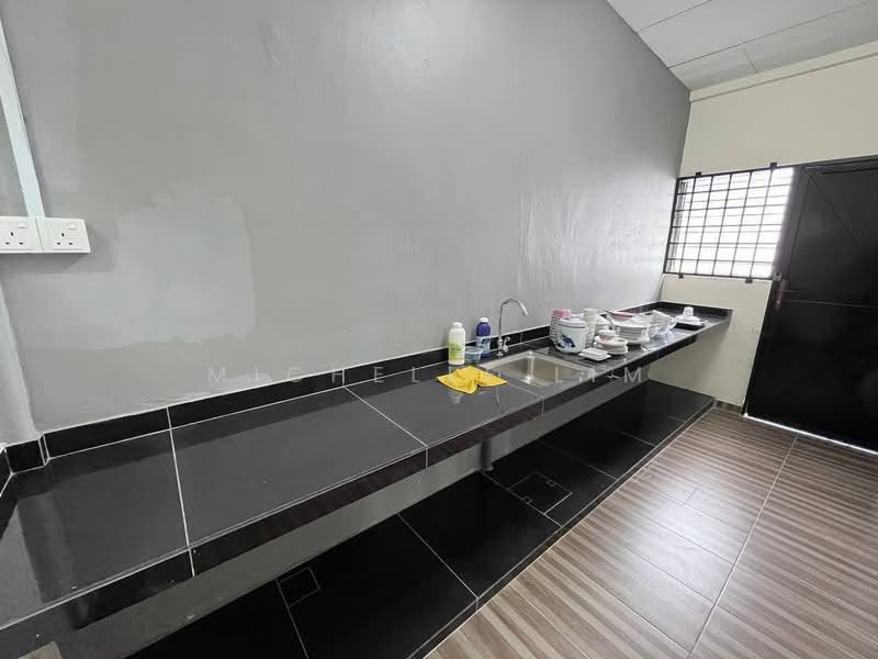1.5-storey Terraced House for Sale in Taman Pelangi (Johor Bahru) - Michelle Lim - Kitchen - PropertyGuru.com.my
