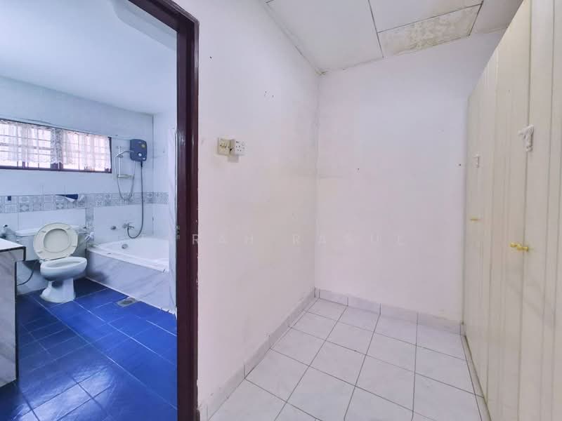 Rumah Teres 2-Tingkat untuk Dijual di Seksyen 7 (Kota Damansara) - Farah Rasul - Bathroom - PropertyGuru.com.my