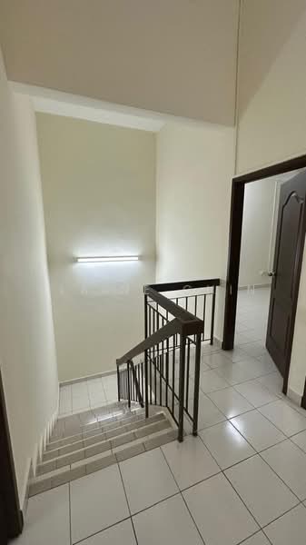 Rumah Teres 2-Tingkat untuk Disewa di Bukit Rahman Putra (Sungai Buloh) - Elaine Chin - Corridor - PropertyGuru.com.my