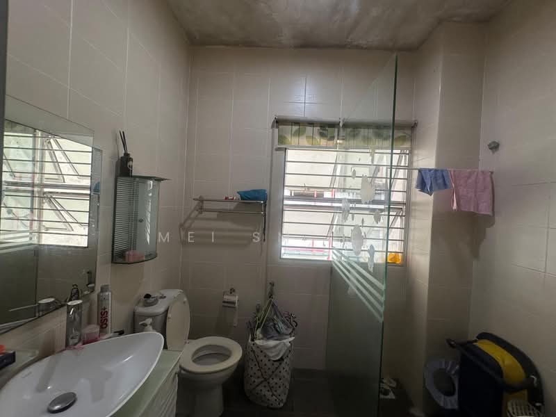 Semi-Detached House for Sale in Kuchai Lama (Kuala Lumpur) - Mei SM Lee - Desa Tiara, Kuchai Lama, KL Bathroom - PropertyGuru.com.my