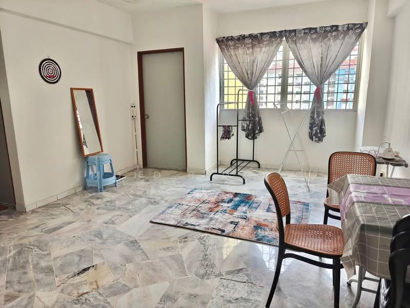 Pangsapuri untuk Dijual di Tasik Heights Apartment - Mohd Ridzuan - Living Room - PropertyGuru.com.my