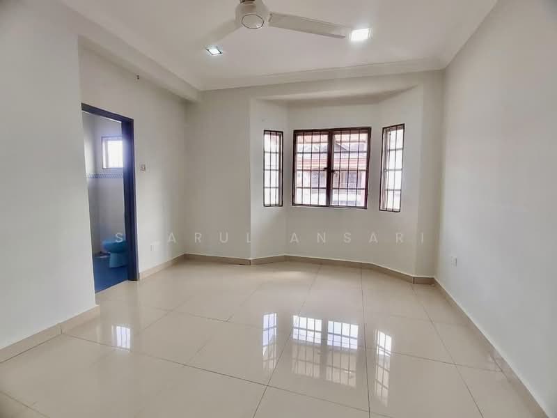 Rumah Teres 2-Tingkat untuk Dijual di Bandar Baru Senawang (Senawang) - Sharul Ansari - Master Bedroom - PropertyGuru.com.my
