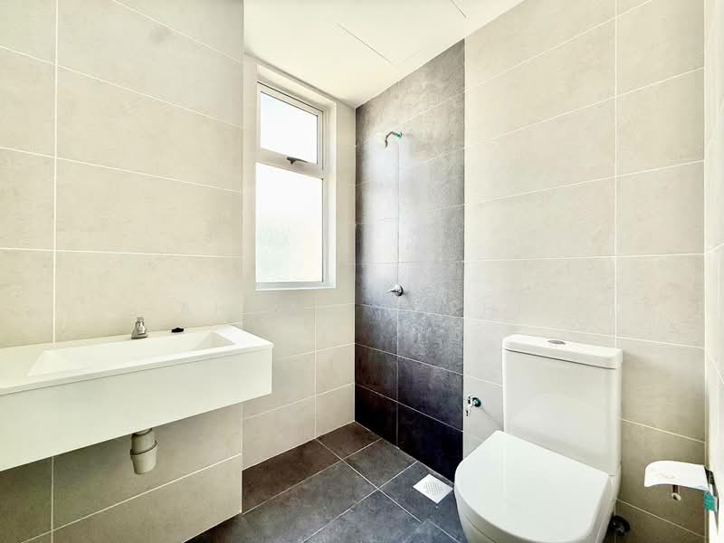 Service Residence for Sale at Residensi MH Platinum 2 - Ahmad Farhi - Bathroom - PropertyGuru.com.my