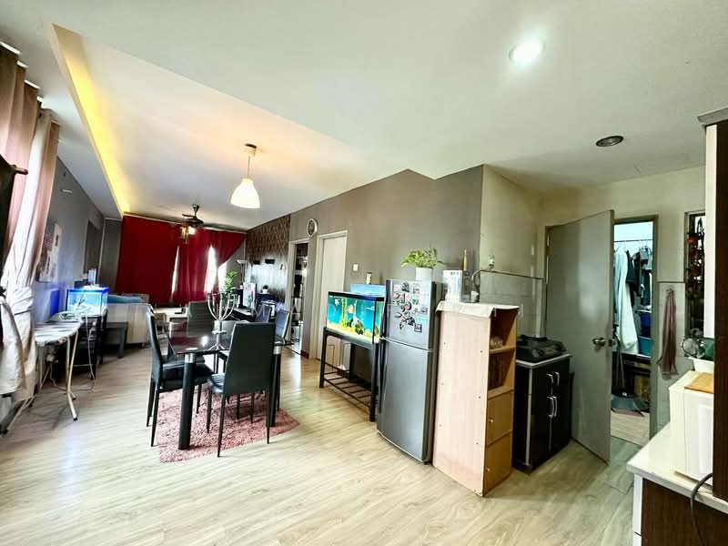Pangsapuri untuk Dijual di The Lumayan Apartment - Ahmad Farhi - Living Room - PropertyGuru.com.my