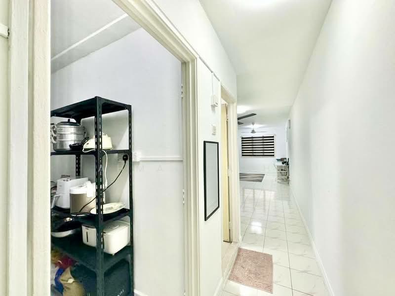 Pangsapuri untuk Dijual di The Lumayan Apartment - Ahmad Farhi - Corridor - PropertyGuru.com.my