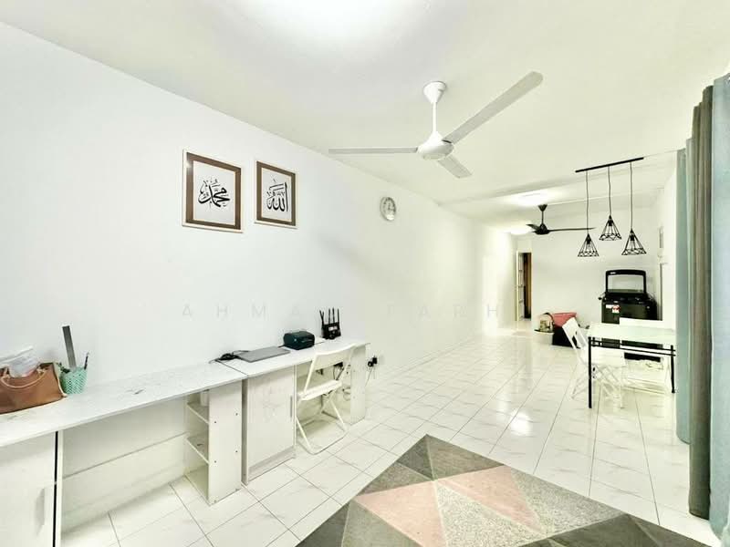 Pangsapuri untuk Dijual di The Lumayan Apartment - Ahmad Farhi - Living Room - PropertyGuru.com.my