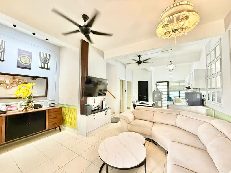 Rumah Bandar untuk Dijual di Taman Kantan Permai (Kajang) - Ahmad Farhi - Living Room - PropertyGuru.com.my