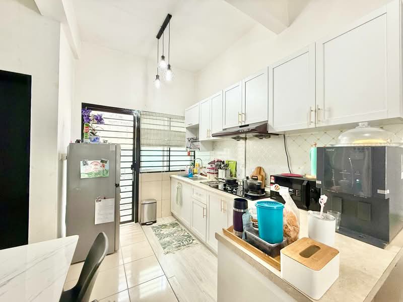 Rumah Bandar untuk Dijual di Taman Kantan Permai (Kajang) - Ahmad Farhi - Kitchen - PropertyGuru.com.my