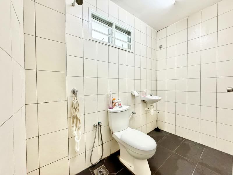 Rumah Bandar untuk Dijual di Taman Kantan Permai (Kajang) - Ahmad Farhi - Bathroom - PropertyGuru.com.my