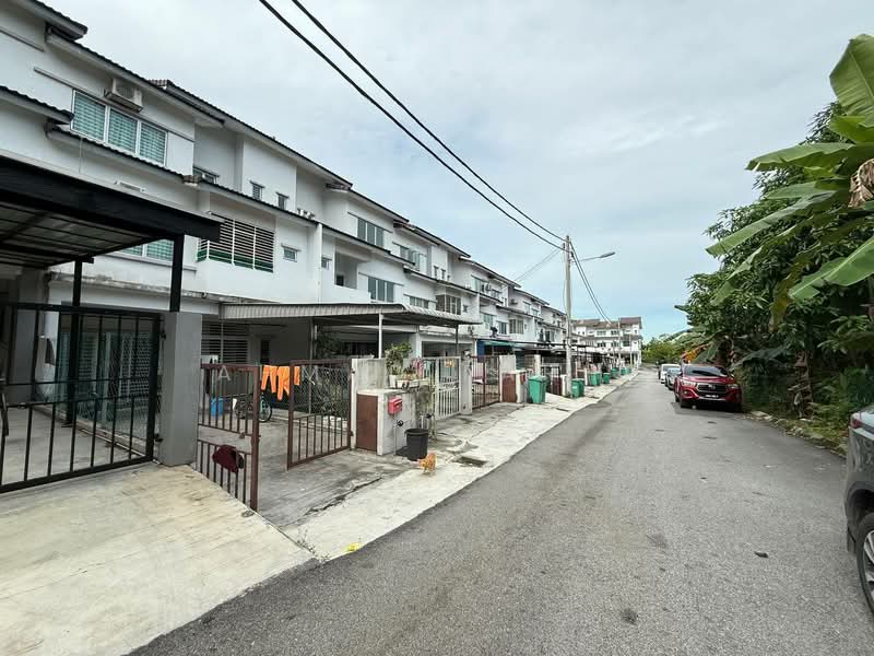 Rumah Bandar untuk Dijual di Taman Kantan Permai (Kajang) - Ahmad Farhi - Exterior - PropertyGuru.com.my