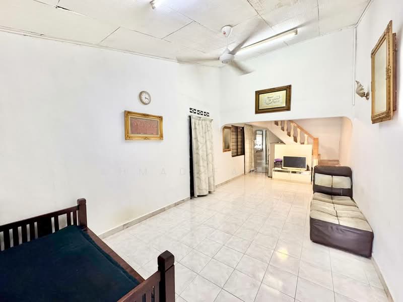 1-storey Terraced House for Sale in Bandar Tun Razak (Cheras) - Ahmad Farhi - Living Room - PropertyGuru.com.my