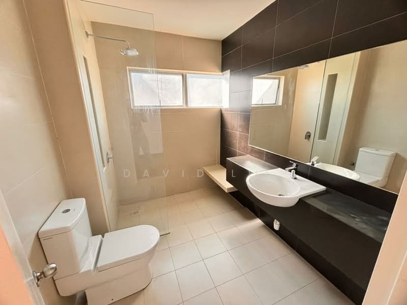 Rumah Berkembar untuk Dijual di Kota Emerald (Rawang) - David Lee - Bathroom - PropertyGuru.com.my