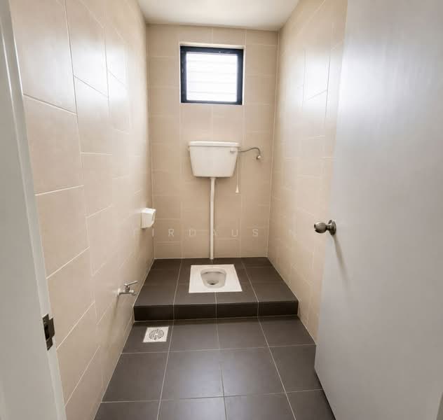 Shop / Office for Rent in Beranang (Selangor) - Firdaus N - Bathroom - PropertyGuru.com.my