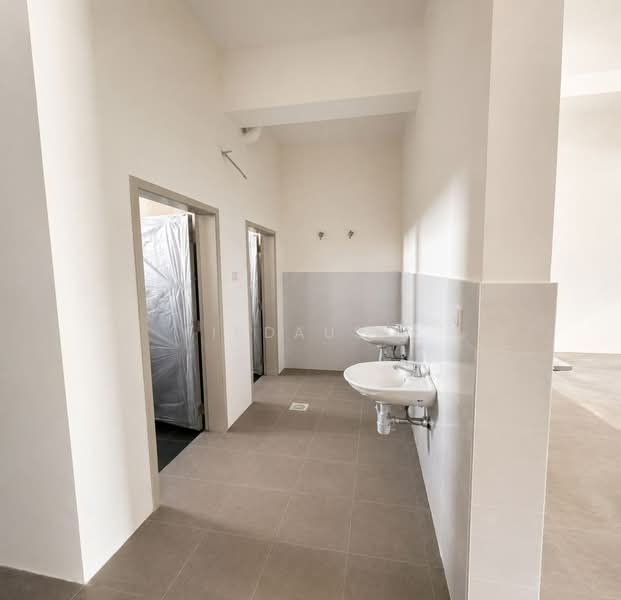 Shop / Office for Rent in Beranang (Selangor) - Firdaus N - Bathroom - PropertyGuru.com.my