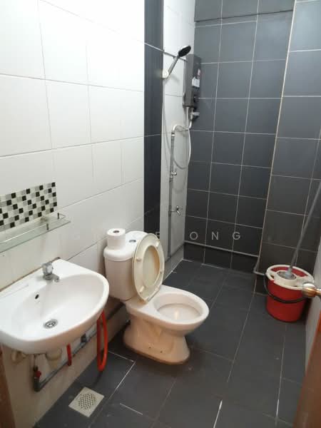 Pangsapuri untuk Disewa di Zennith Suites (Pangsapuri Kebun Teh) - Grace Ong - Bathroom - PropertyGuru.com.my