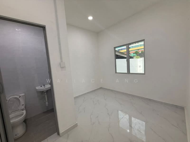 1-storey Terraced House for Sale in Taman Abad (Johor Bahru) - Wallace Ang - Bathroom - PropertyGuru.com.my