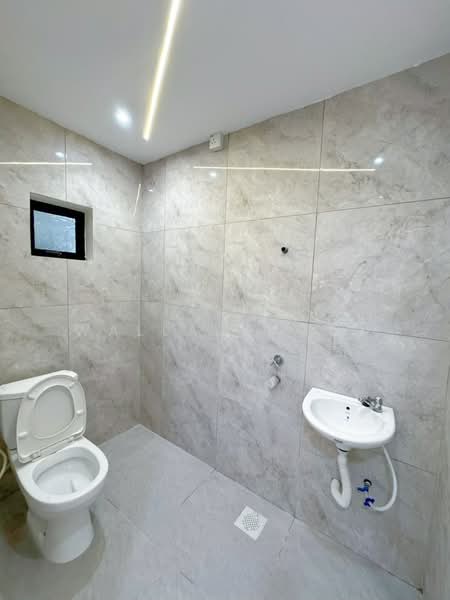 Rumah Teres 1-Tingkat untuk Dijual di Taman Puteri Wangsa (Ulu Tiram) - Wallace Ang - Bathroom - PropertyGuru.com.my