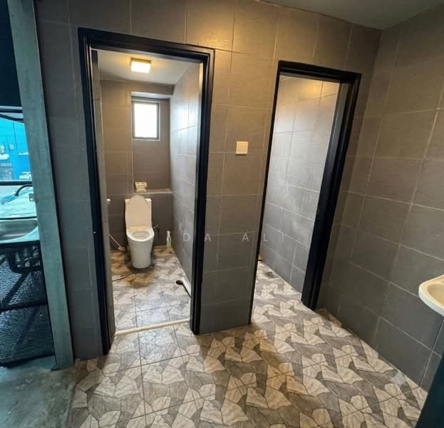 Commercial Semi-D for Rent in Shah Alam (Selangor) - Aida Ali - Bathroom - PropertyGuru.com.my