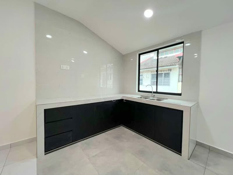 Rumah Teres 1-Tingkat untuk Dijual di Taman Johor Jaya (Johor Bahru) - Wallace Ang - Kitchen - PropertyGuru.com.my