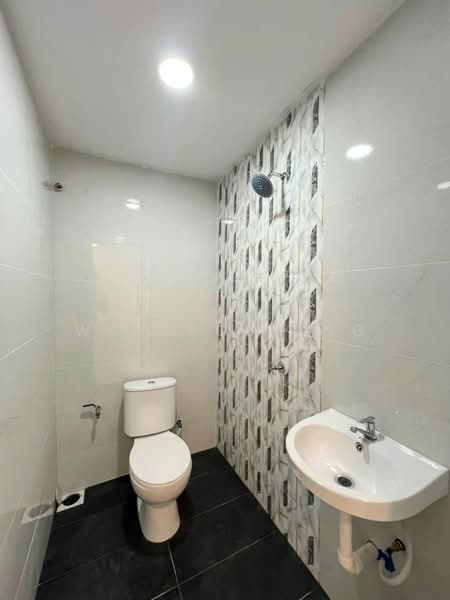 Rumah Teres 1-Tingkat untuk Dijual di Taman Johor Jaya (Johor Bahru) - Wallace Ang - Bathroom - PropertyGuru.com.my