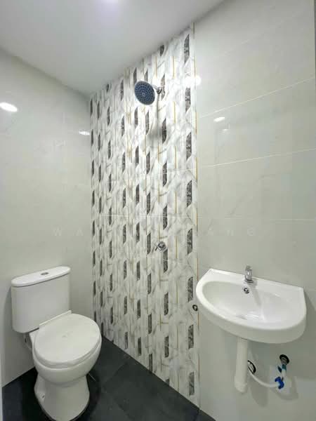 Rumah Teres 1-Tingkat untuk Dijual di Taman Johor Jaya (Johor Bahru) - Wallace Ang - Bathroom - PropertyGuru.com.my