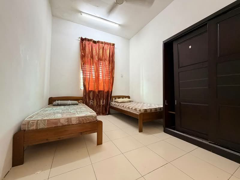 1-storey Terraced House for Sale in Taman Lembah Bujang Utama (Bujang) - Hasrul Rosli - Bedroom - PropertyGuru.com.my