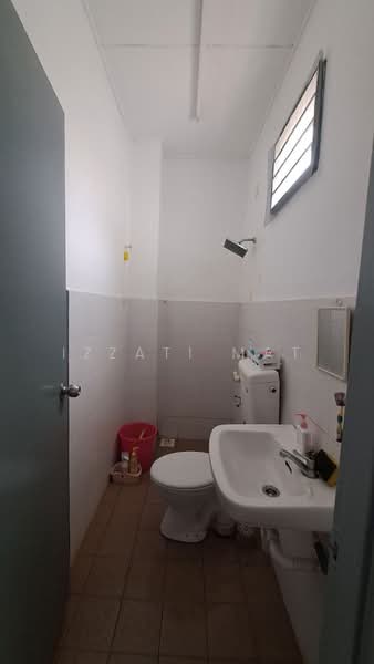 Rumah Teres 2-Tingkat untuk Dijual di Sepang (Selangor) - Izzati Mat - Bathroom - PropertyGuru.com.my