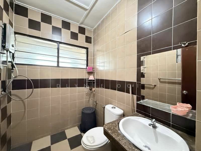 Rumah Teres 2-Tingkat untuk Dijual di Taman Desa (Taman Desa) - Dlynie Ooi - Bathroom - PropertyGuru.com.my