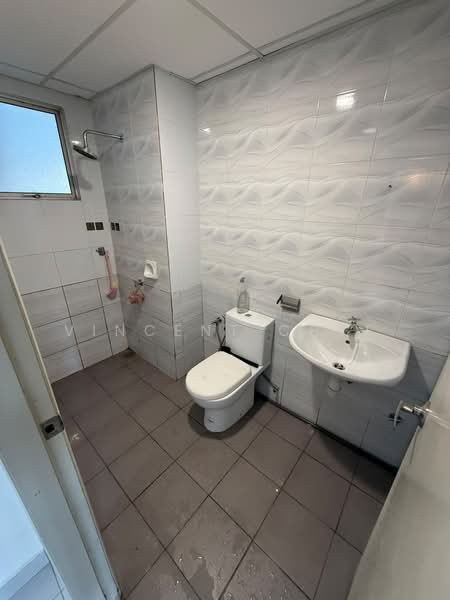 Pangsapuri untuk Disewa di Impiana Sky Residensi - Vincent Chye - Bathroom - PropertyGuru.com.my