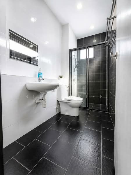 Semi-Detached House for Sale in Taman Saujana Suria (Kajang) - BILYA ARIFF - Bathroom - PropertyGuru.com.my