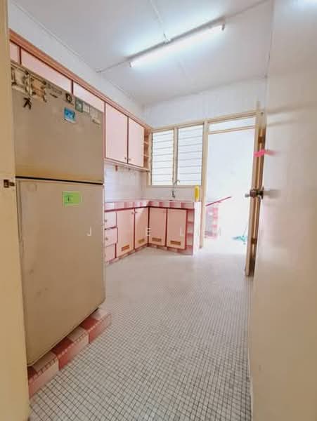 Pangsapuri untuk Dijual di Happy Garden Apartment - Jo-e Lim - Kitchen - PropertyGuru.com.my
