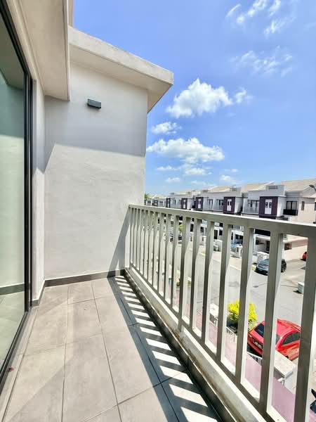 Rumah Bandar untuk Disewa di Bangi (Selangor) - Sue Ahmad - Balcony - PropertyGuru.com.my