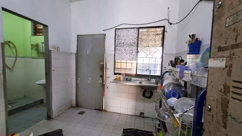 Rumah Teres 1-Tingkat untuk Dijual di Desaria (Nilai) - Izzati Mat - Kitchen - PropertyGuru.com.my