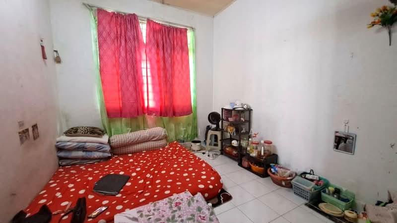 Rumah Teres 1-Tingkat untuk Dijual di Desaria (Nilai) - Izzati Mat - Bedroom - PropertyGuru.com.my