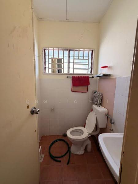2-storey Terraced House for Sale in Taman Bukit Chedang (Seremban) - Ong Jia Hui - Bathroom - PropertyGuru.com.my