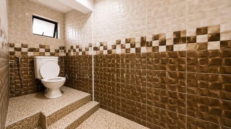 Flat for Rent at Rumah Pangsa Larkin - Kalai Selvan - Bathroom - PropertyGuru.com.my