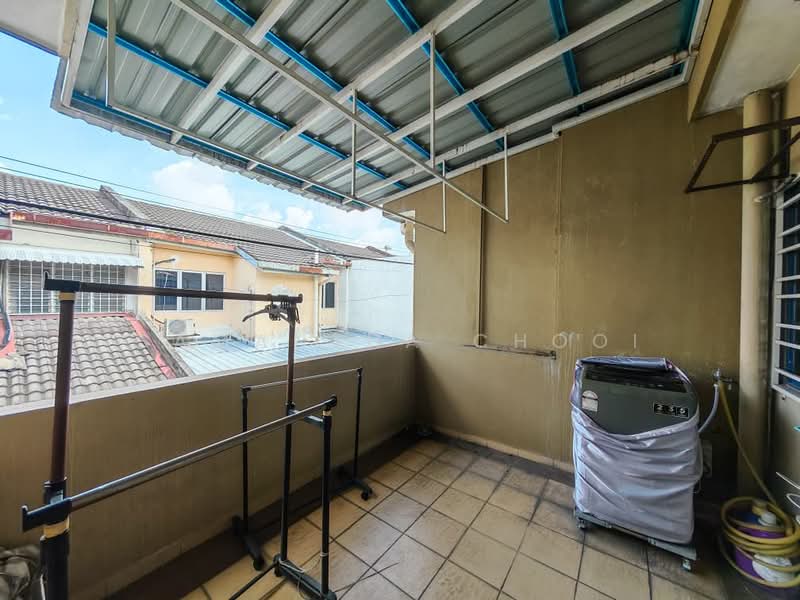 Rumah Teres 2-Tingkat untuk Dijual di Puchong (Selangor) - Samantha Chooi - Balcony - PropertyGuru.com.my