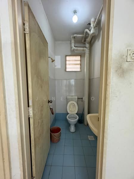Flat for Rent at Taman Seri Setanggi - June Teo - Bathroom - PropertyGuru.com.my