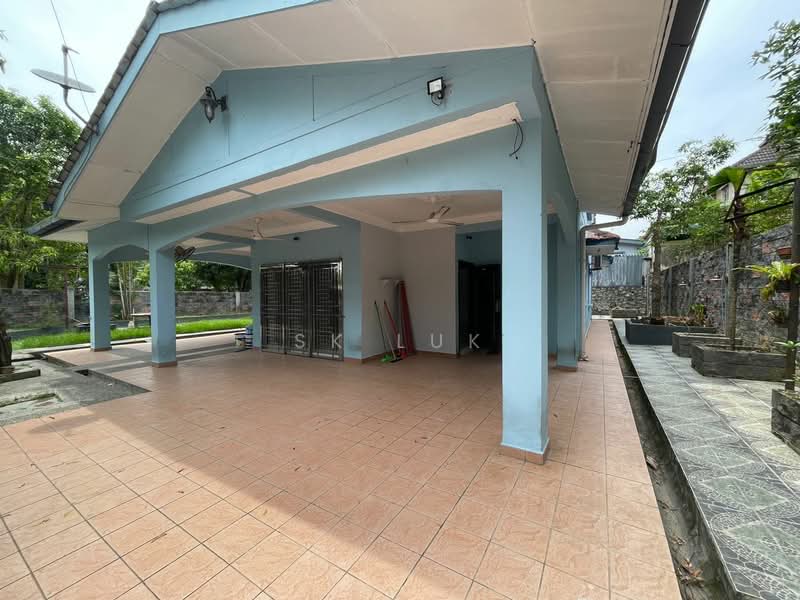 Bungalow House untuk Dijual di Bandar Country Homes (Rawang) - SK Luk - Exterior - PropertyGuru.com.my