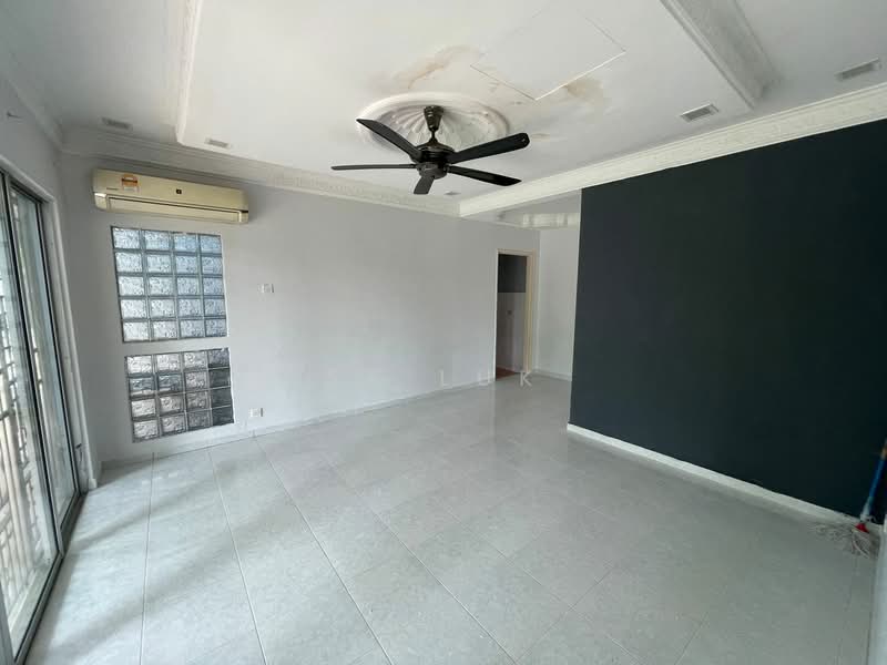 Bungalow House untuk Dijual di Bandar Country Homes (Rawang) - SK Luk - Living Room - PropertyGuru.com.my