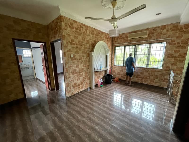 Bungalow House untuk Dijual di Bandar Country Homes (Rawang) - SK Luk - Living Room - PropertyGuru.com.my