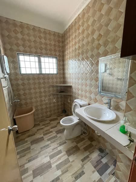 Bungalow House untuk Dijual di Bandar Country Homes (Rawang) - SK Luk - Bathroom - PropertyGuru.com.my