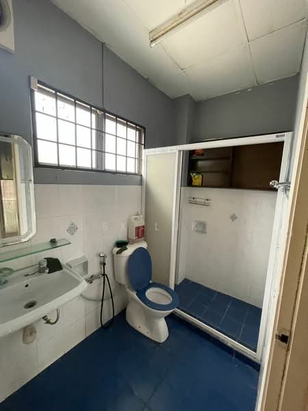 Bungalow House untuk Dijual di Bandar Country Homes (Rawang) - SK Luk - Bathroom - PropertyGuru.com.my