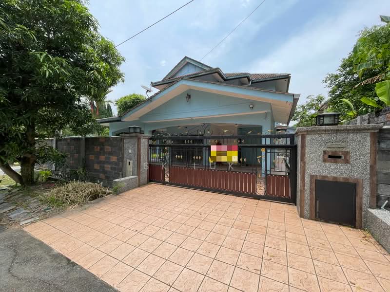 Bungalow House untuk Dijual di Bandar Country Homes (Rawang) - SK Luk - Exterior - PropertyGuru.com.my