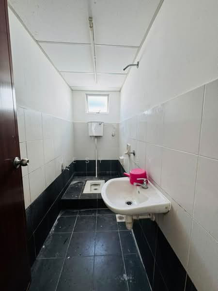Shop for Sale in Kulai (Johor) - Jesy Tey - Bathroom - PropertyGuru.com.my