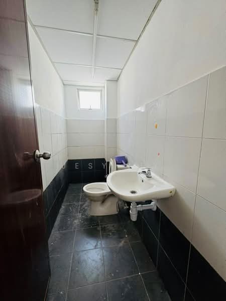 Shop for Sale in Kulai (Johor) - Jesy Tey - Bathroom - PropertyGuru.com.my