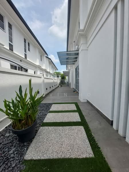 Cluster House for Sale in Eco Majestic (Semenyih) - Elvin Ho - Exterior - PropertyGuru.com.my