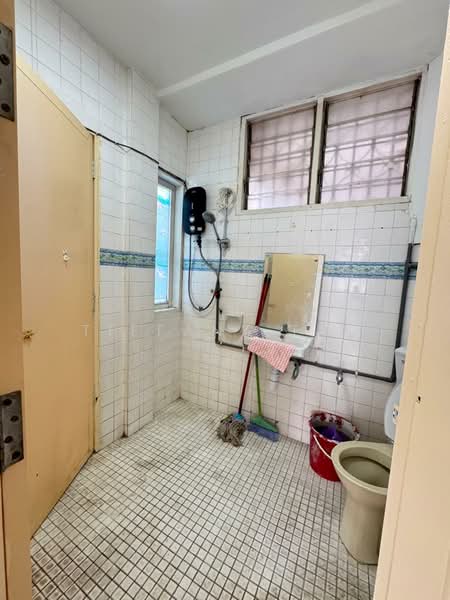 Pangsapuri untuk Disewa di Rampai Court - Tiffany Tan - Bathroom - PropertyGuru.com.my